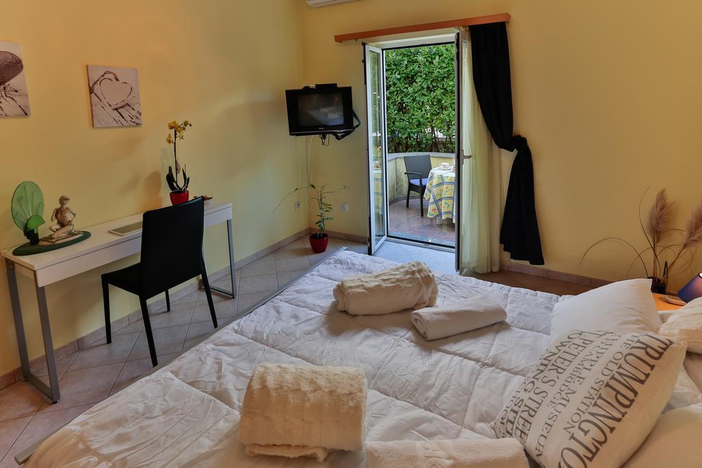 Dora Apartment
