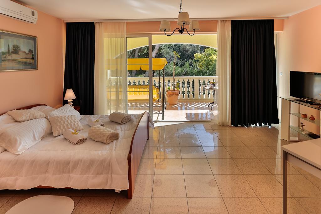 Dora Apartment *