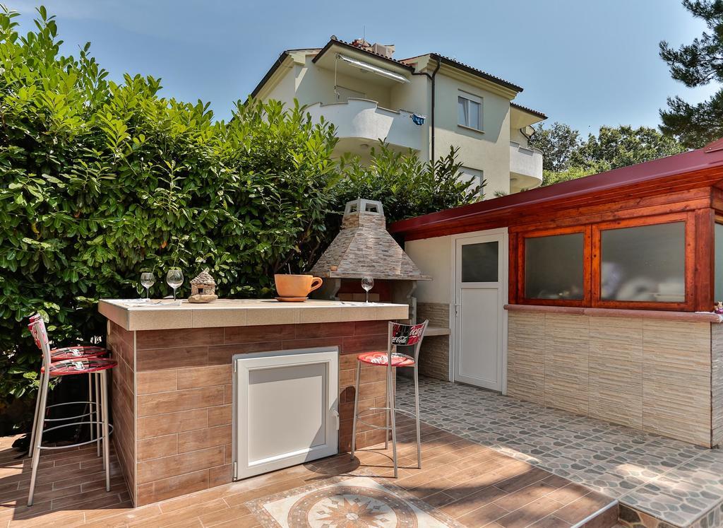 Dora Apartment