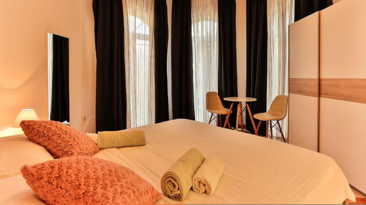 Apartma Dora *