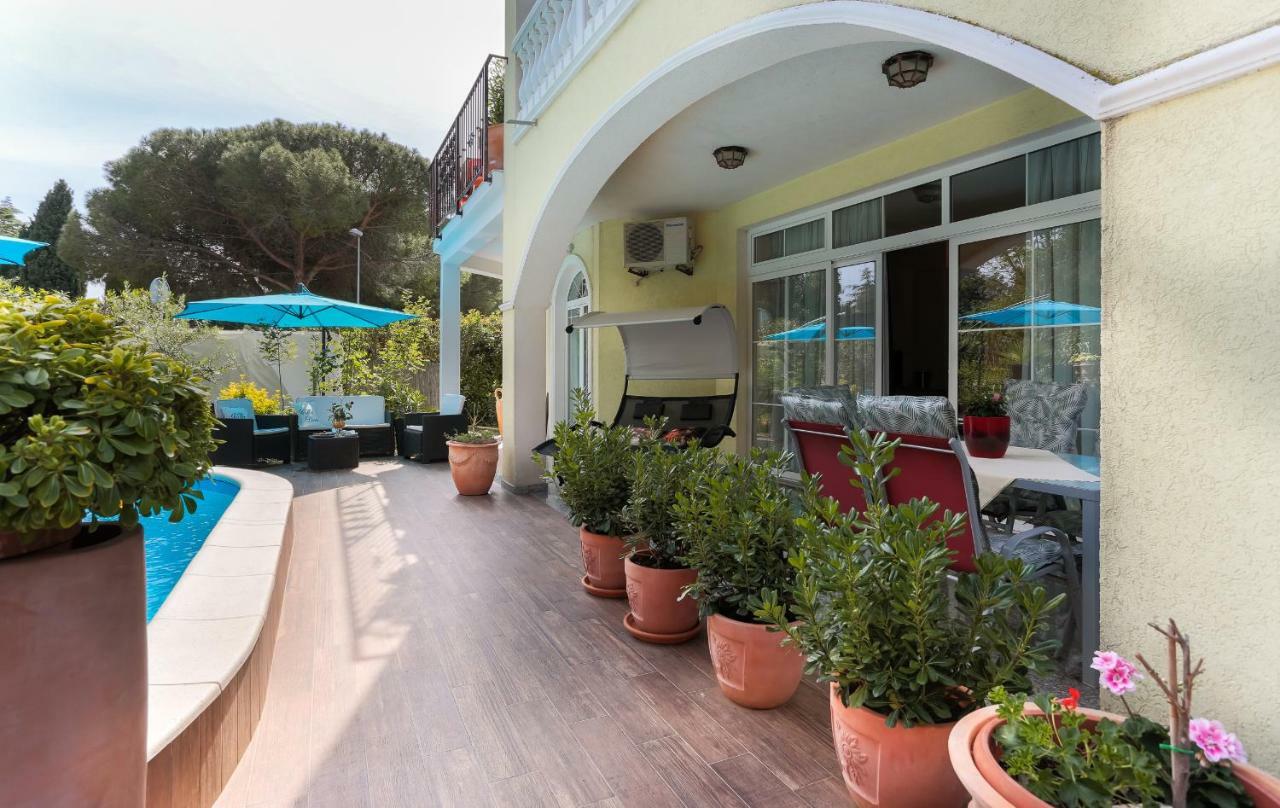Dora Apartment