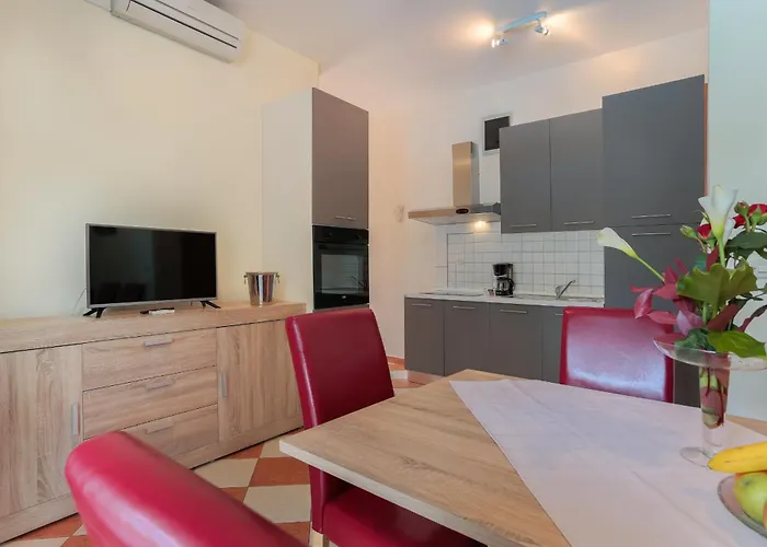 Apartments Dora